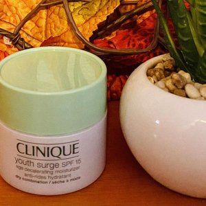 🔥 Clinique Youth Surge SPF 15 Age Decelerator Dry/Comb 0.5 oz NEW